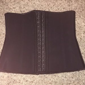 Like New Yiana Waist Thinner